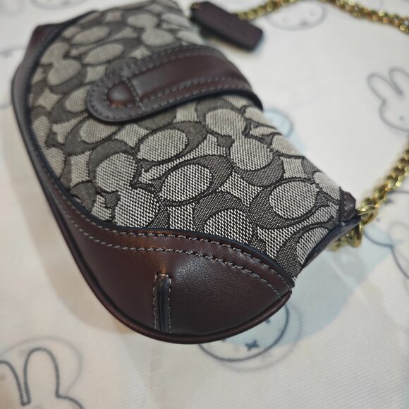 Coach Chain Shoulder Bag - Picture 9 of 11